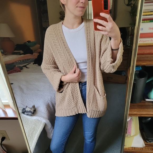 Tan sweater - Picture 5 of 6